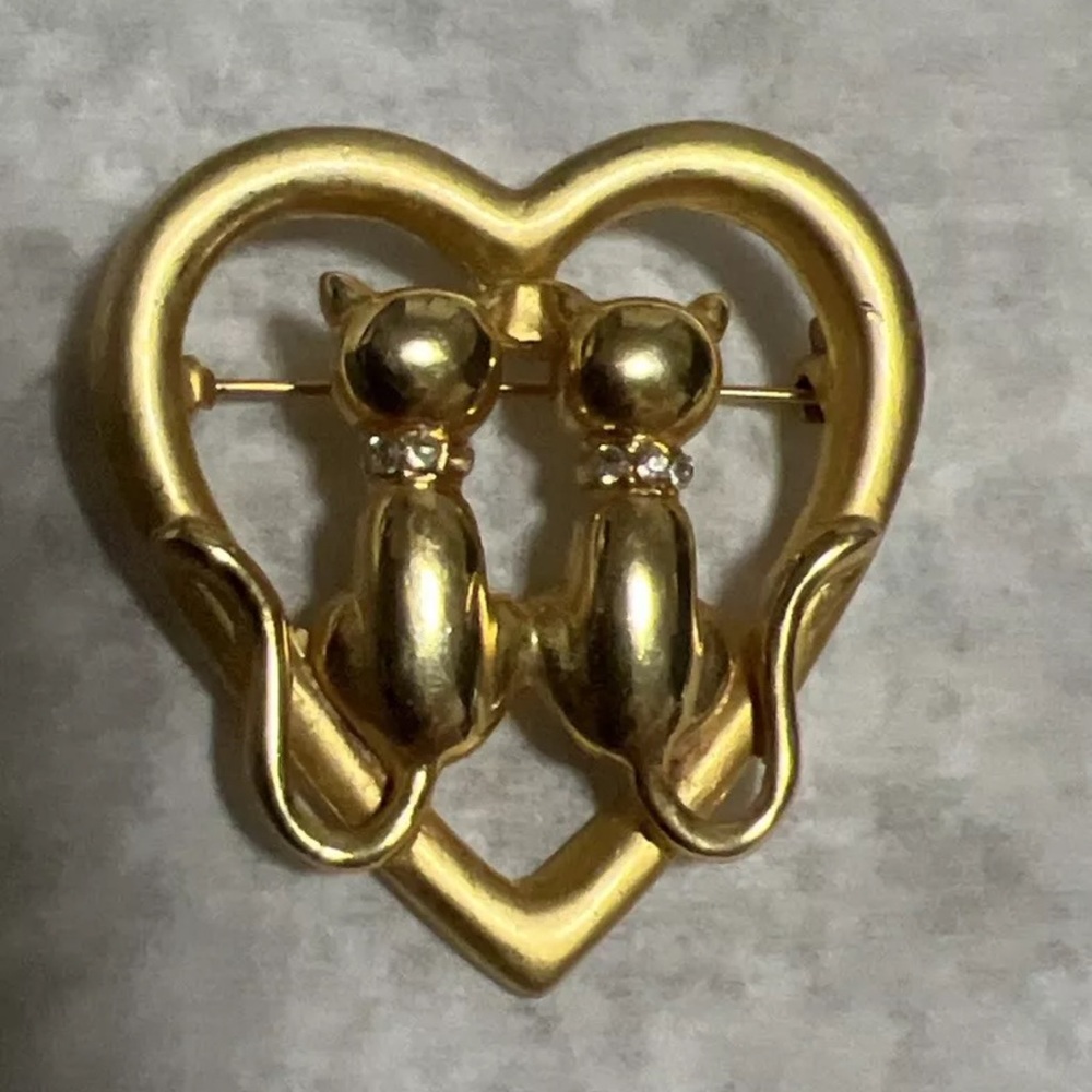 Rare Pin Brooch Cats Heart Gem Crystal Collars Butler & Wilson?